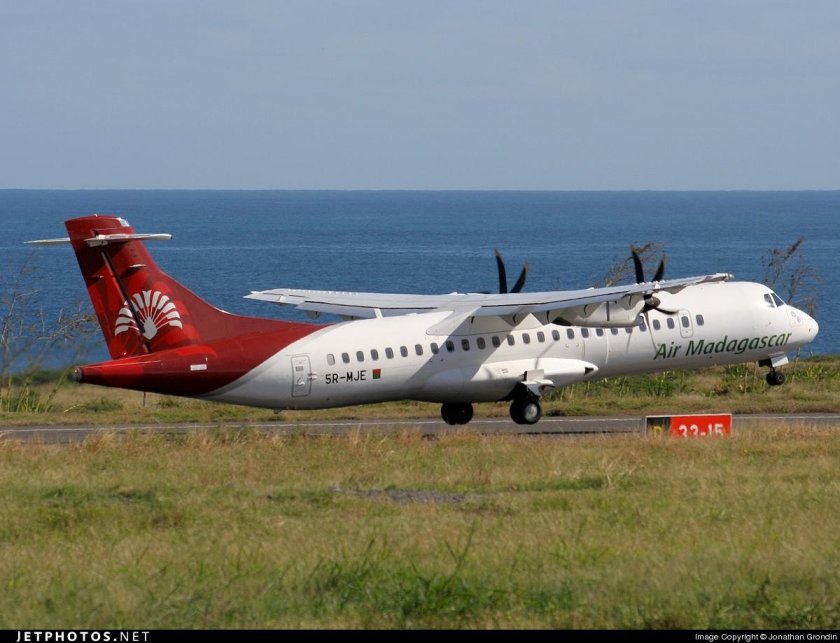 Мадагаскар самолет