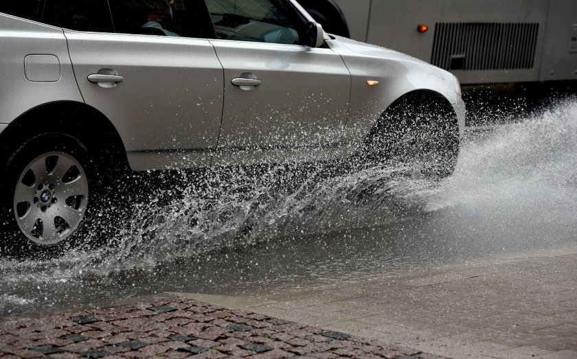 Брызги от колес