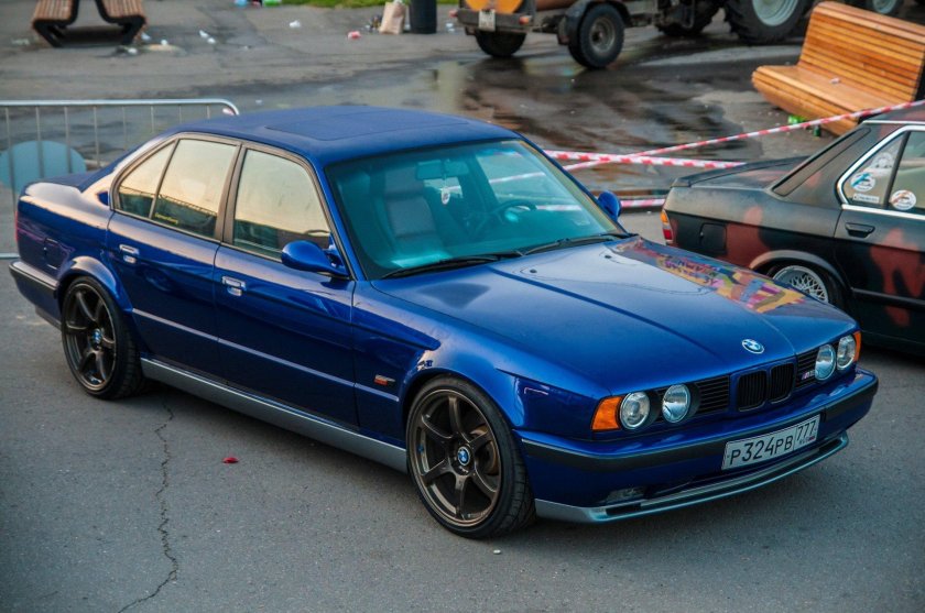 BMW e34 Blue