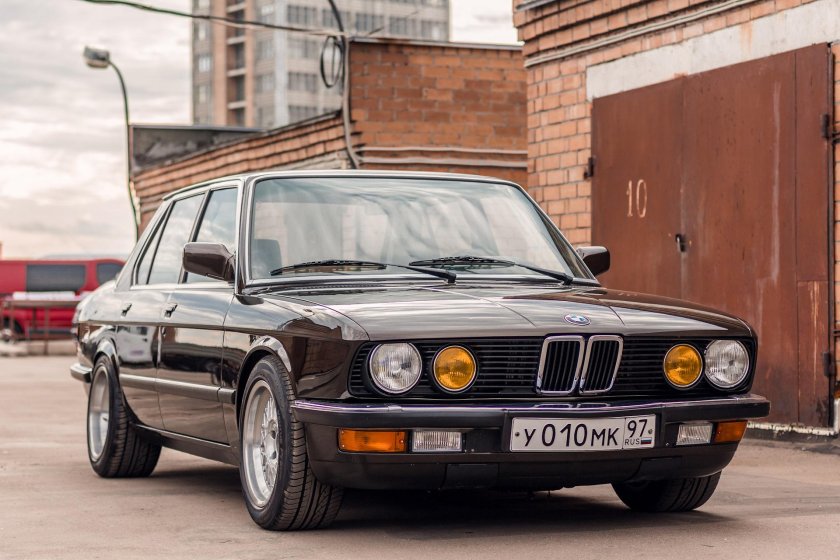BMW 5 e28