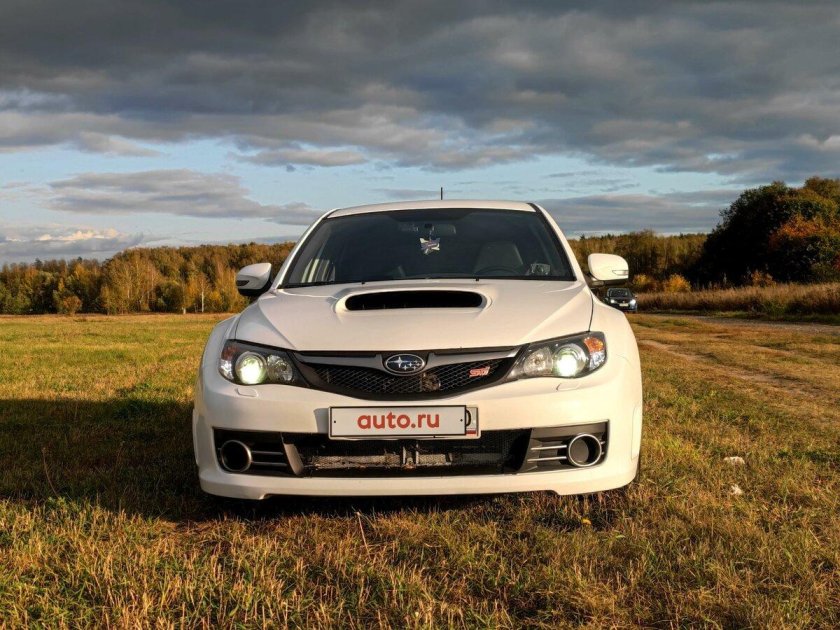Субару импреза белая