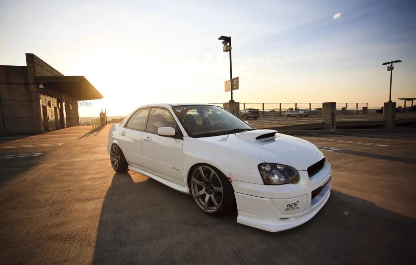 Субару белая