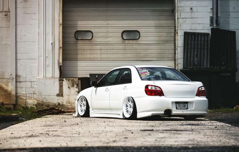 Субару Импреза белая