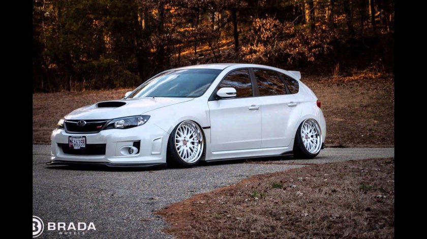 Subaru Impreza WRX белая