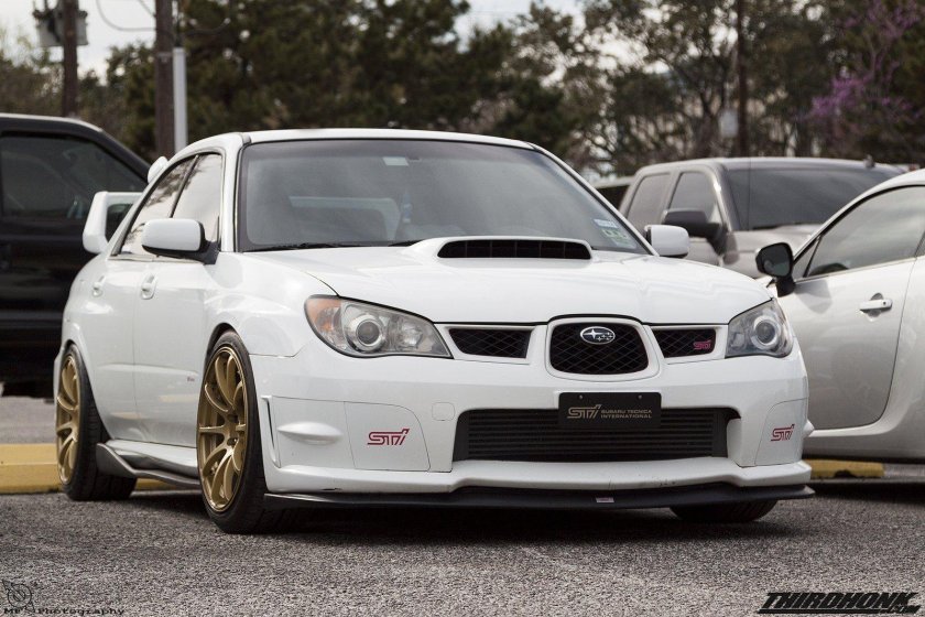 Субару Импреза белая