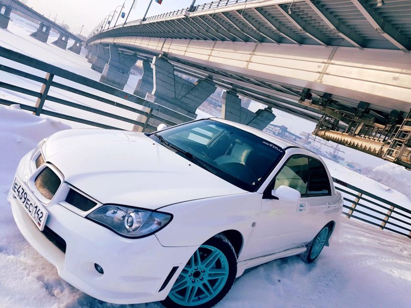 Субару Импреза белая