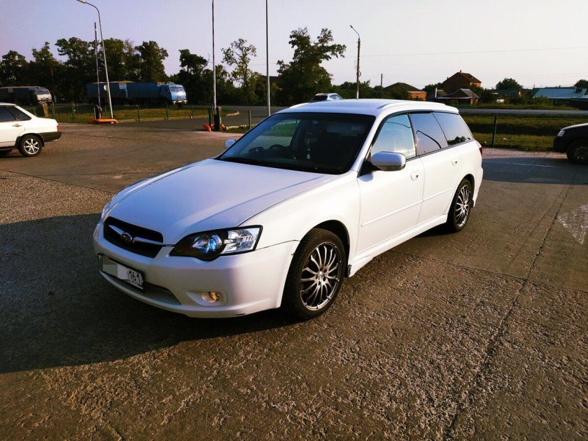 Субару белая