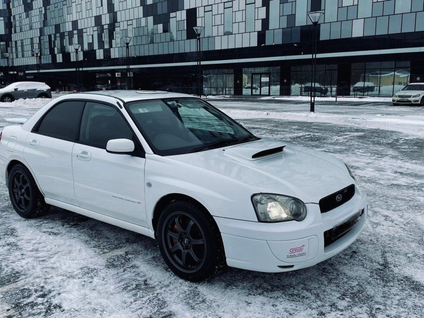 Субару импреза белая