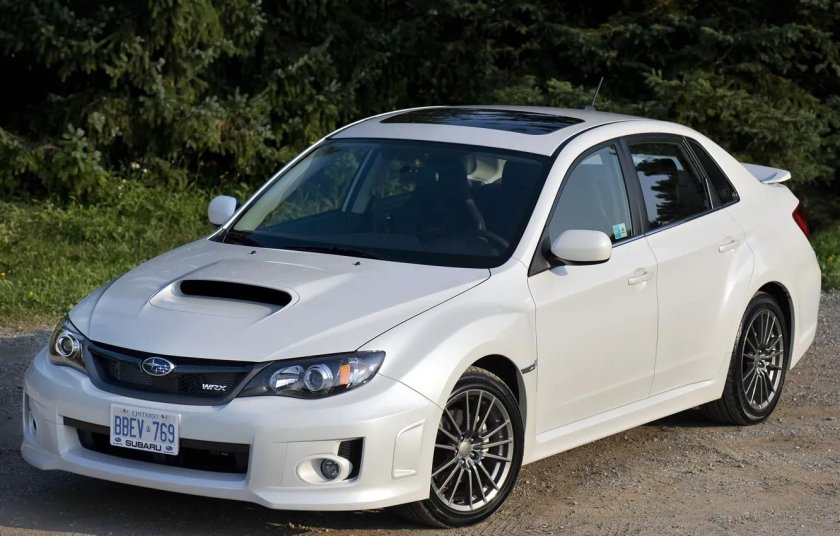 Subaru Impreza WRX белая