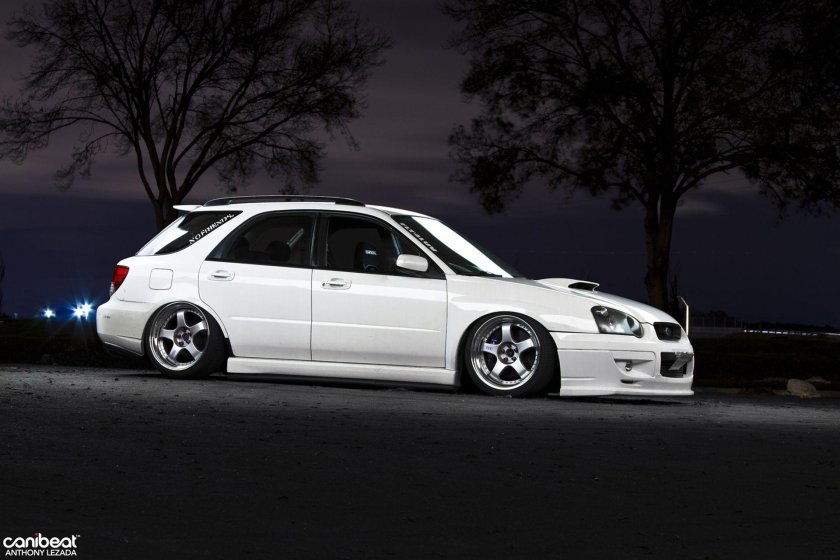 Субару Импреза универсал белая