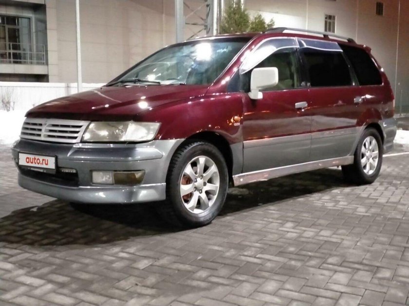 Митсубиси шариот грандис 2001