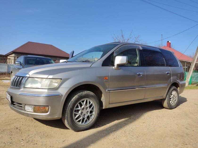 Mitsubishi chariot 2001