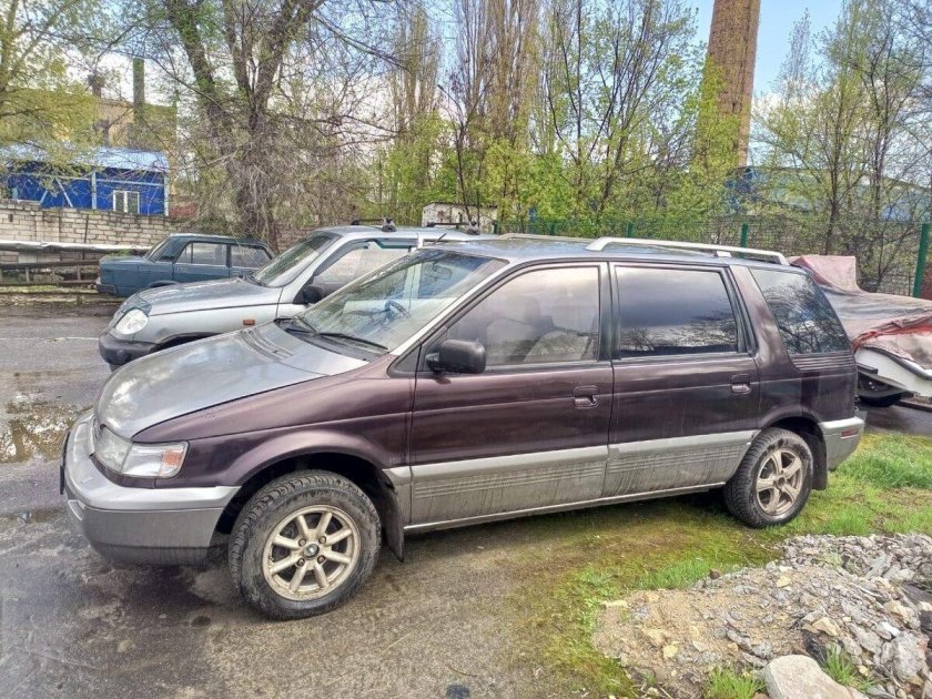 Mitsubishi Chariot II