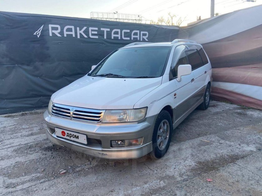 Мицубиси Шариот Грандис 1999
