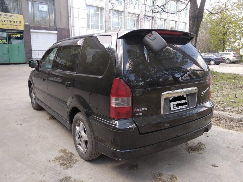 Мицубиси Шариот 2002