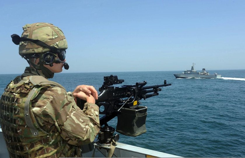 Солдат на море