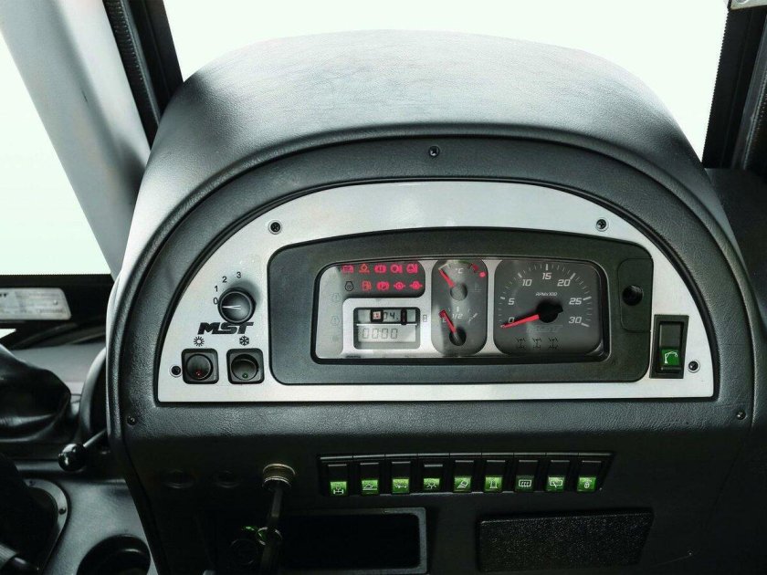 MST 542 экскаватор погрузчик