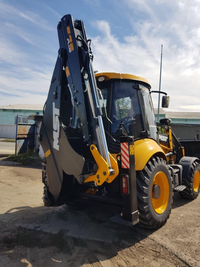 Экскаватор-погрузчик MST m642 Plus