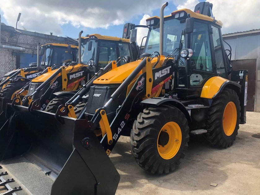 Экскаватор-погрузчик MST m542