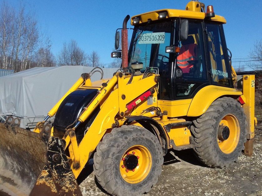 Экскаватор-погрузчик MST m542