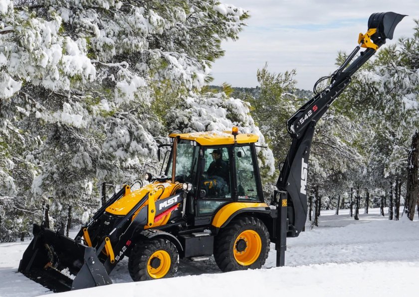 Экскаватор-погрузчик MST m542