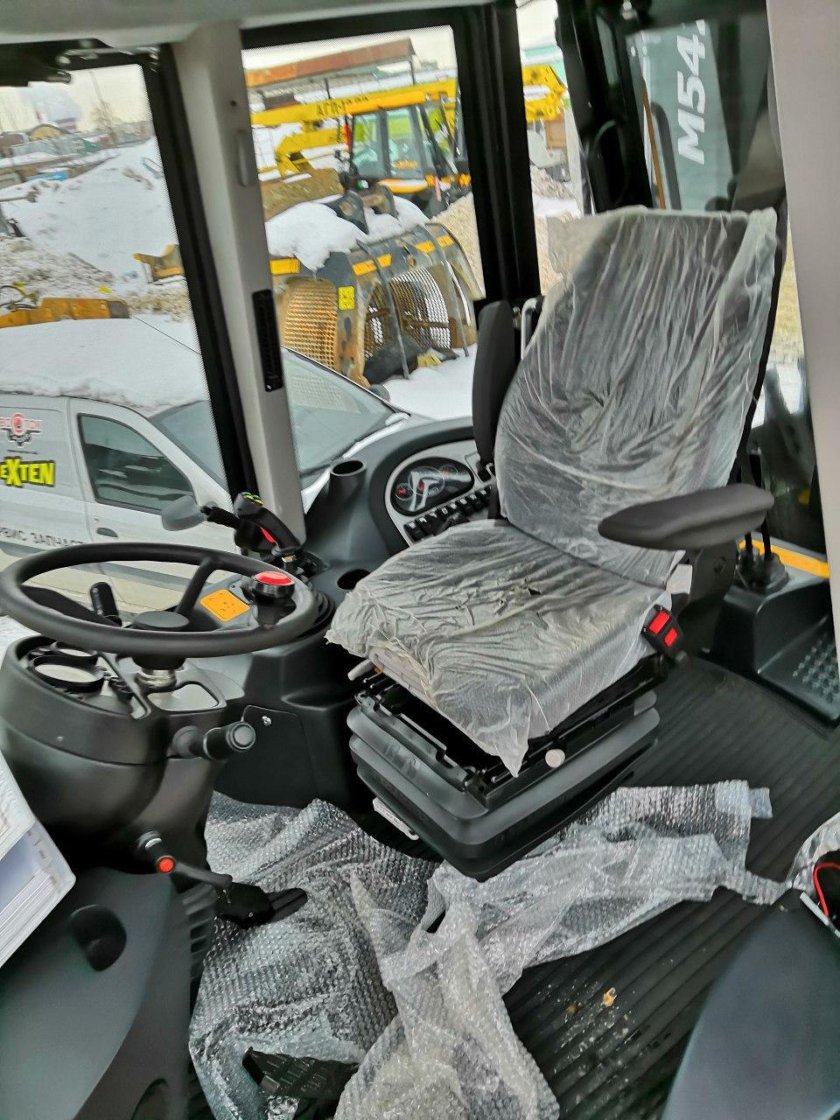 MST 542 экскаватор погрузчик