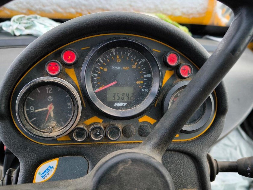 Экскаватор-погрузчик mst м542