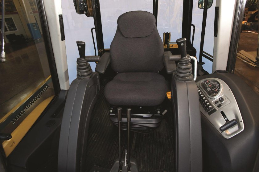 MST 544 кабина