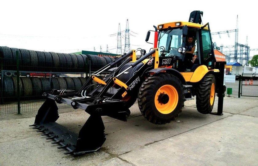 Экскаватор-погрузчик MST m544