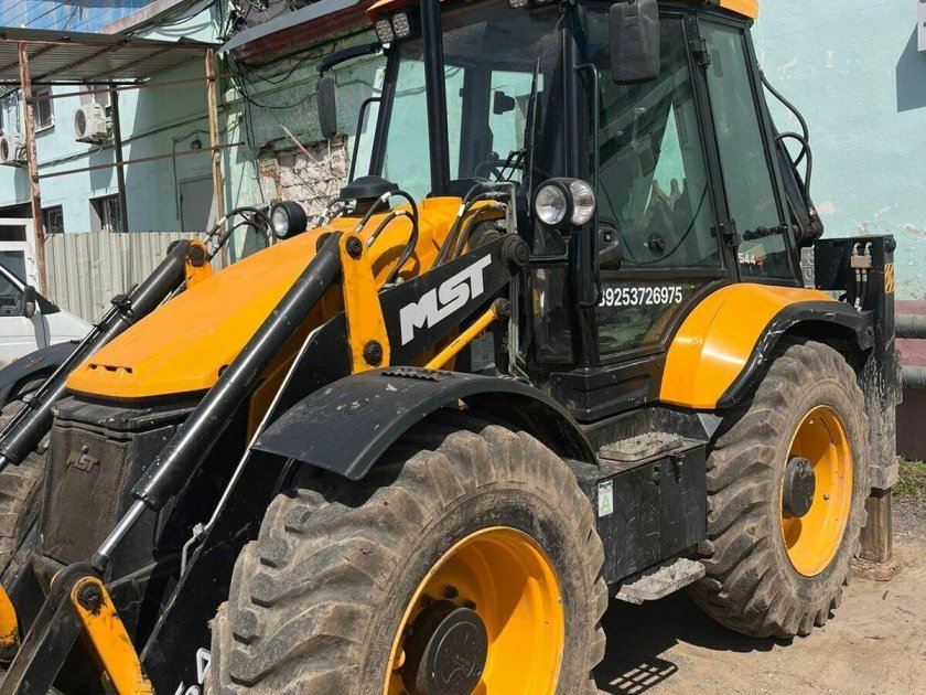Экскаватор-погрузчик mst 644 plus