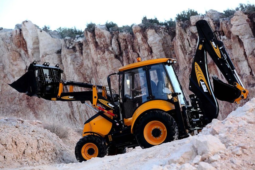 Экскаватор-погрузчик MST m644 Plus