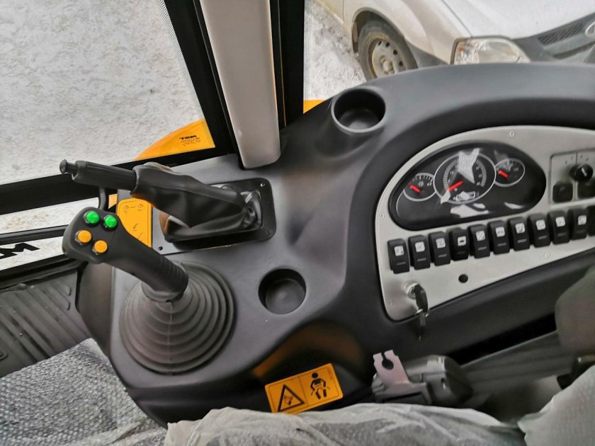 MST 542 экскаватор погрузчик