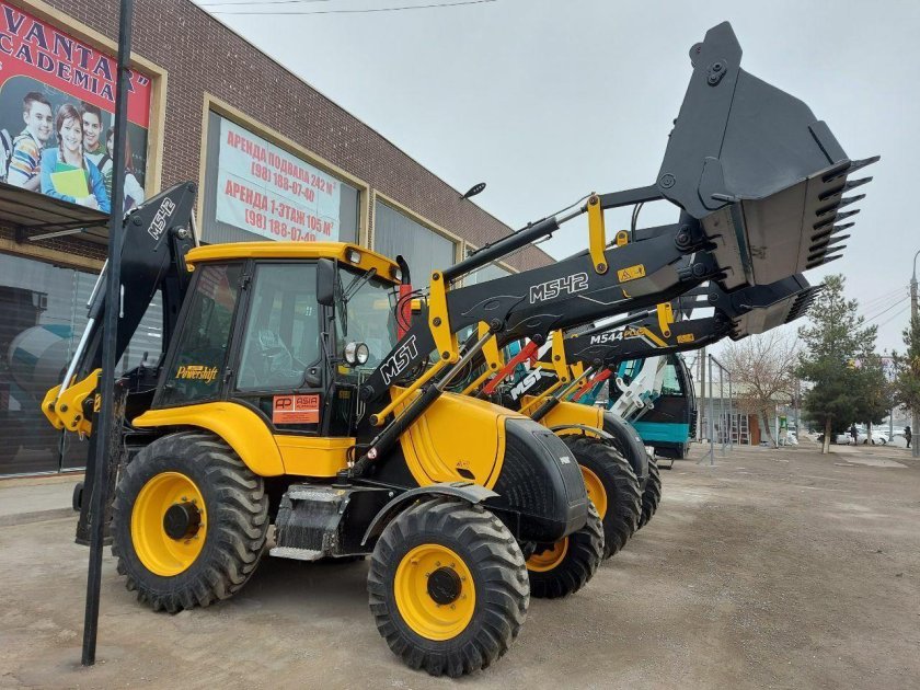 Экскаватор-погрузчик MST m542