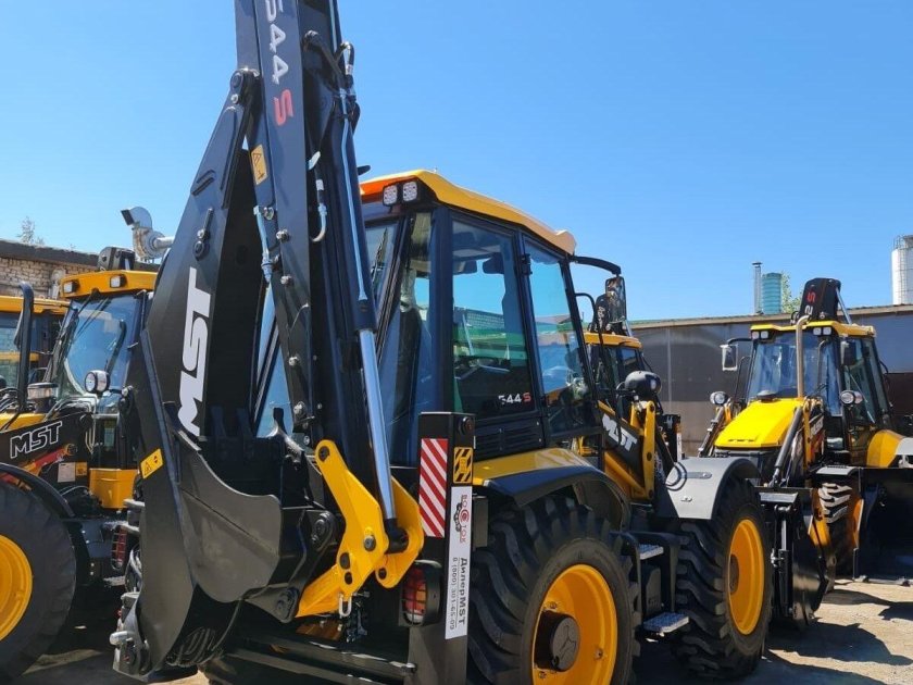 Экскаватор-погрузчик mst m542s