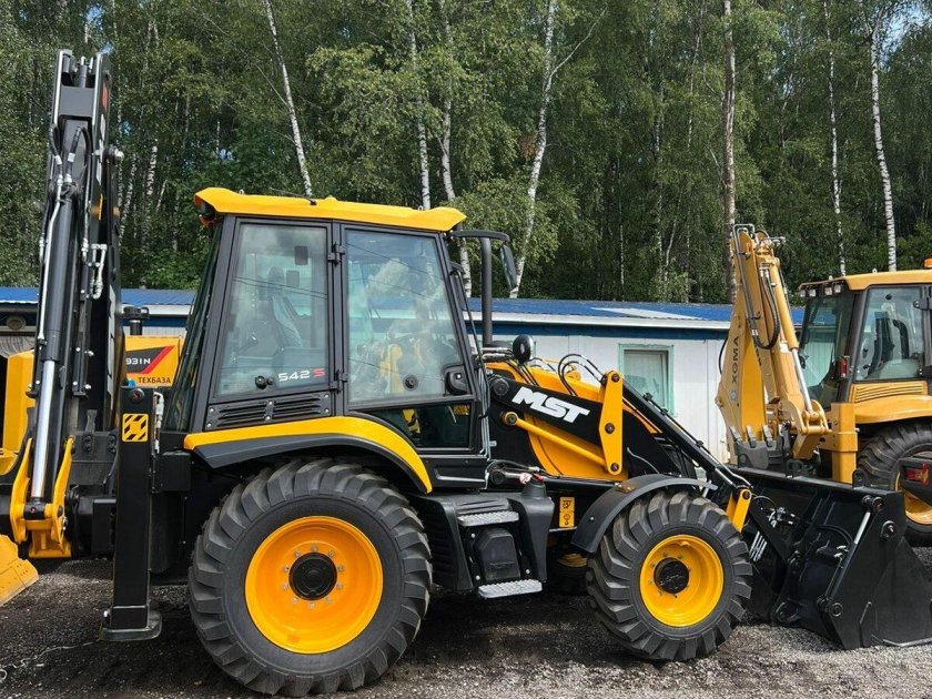 Экскаватор-погрузчик mst m542