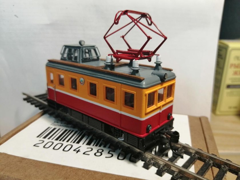 Игрушечный электровоз