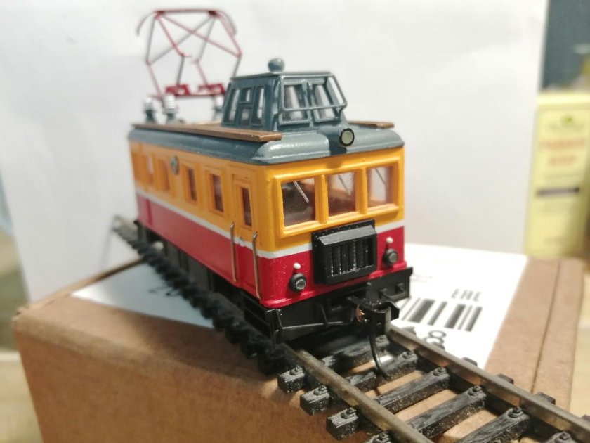 Игрушечный электровоз