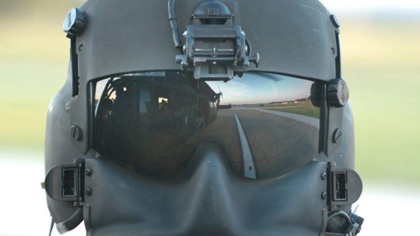 Вертолетный шлем