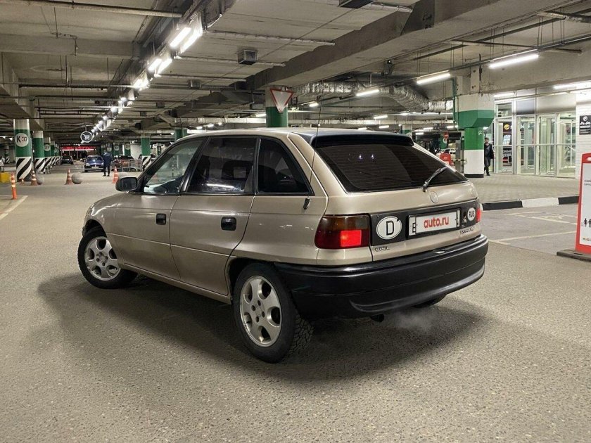 Опель Астра 1996 года