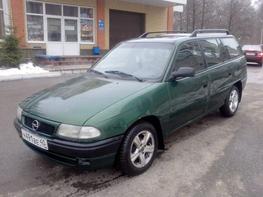 Опель Астра универсал 1996 года