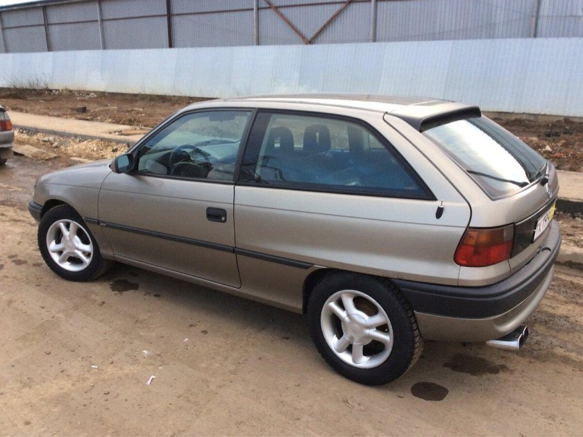 Opel Astra 1996 хэтчбек