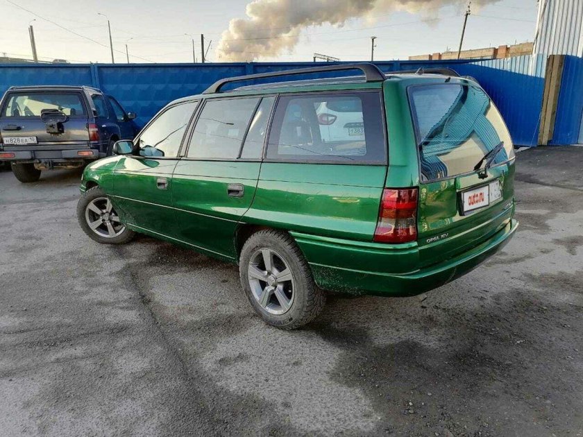 Опель Астра 1996 года