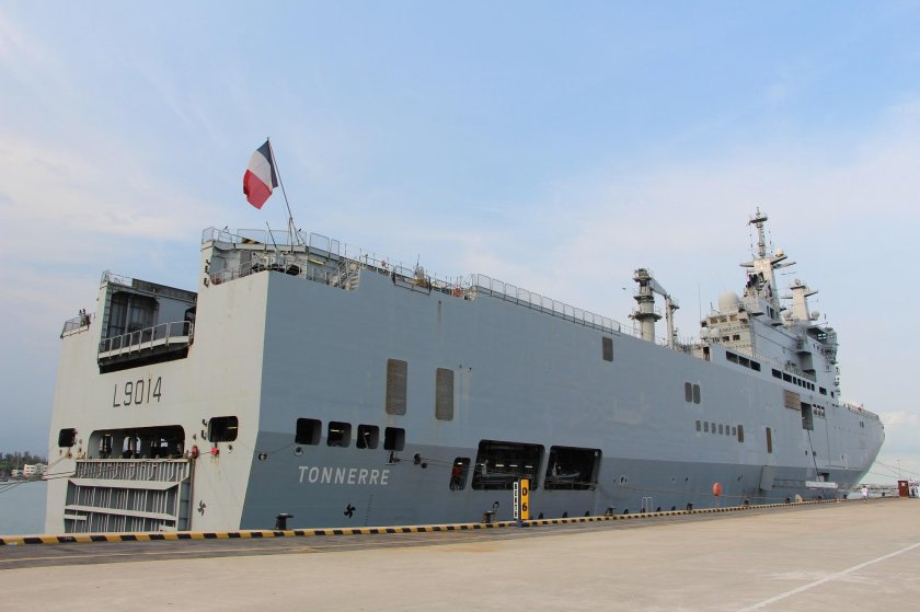 Универсальный десантный корабль Мистраль