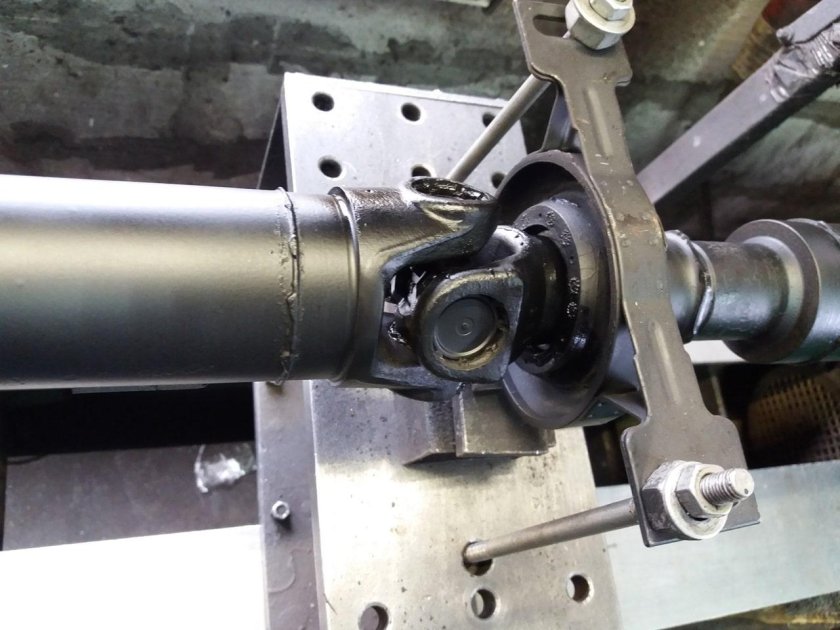 Крестовины карданный вал в машине