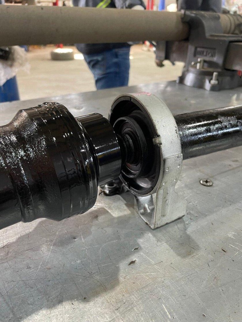 Подвесной подшипник карданного вала туарег