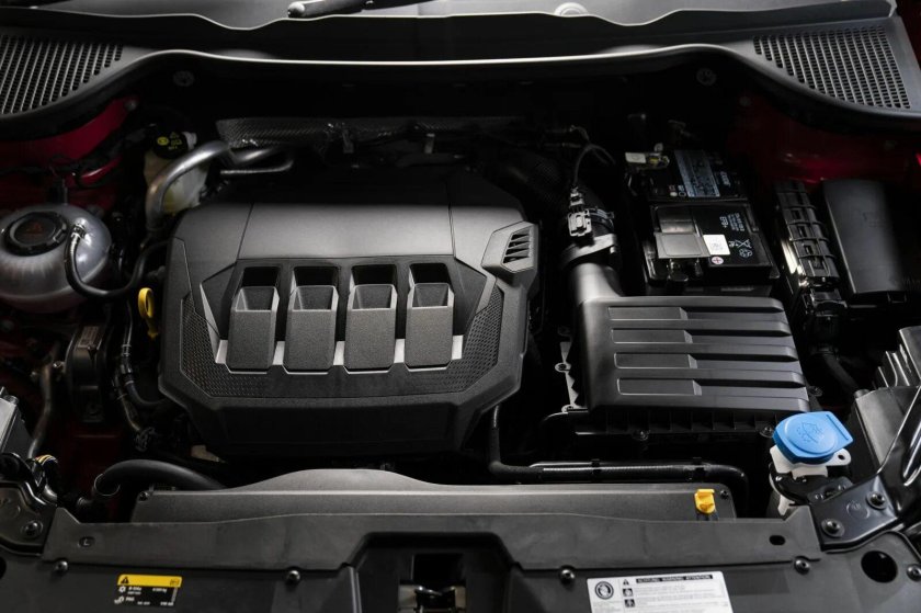 Моторный отсек Шкода Карок