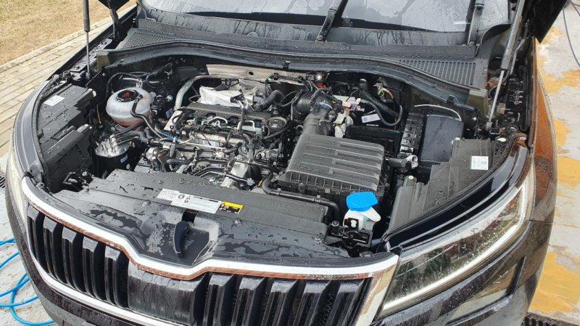 Моторный отсек Шкода Кодиак