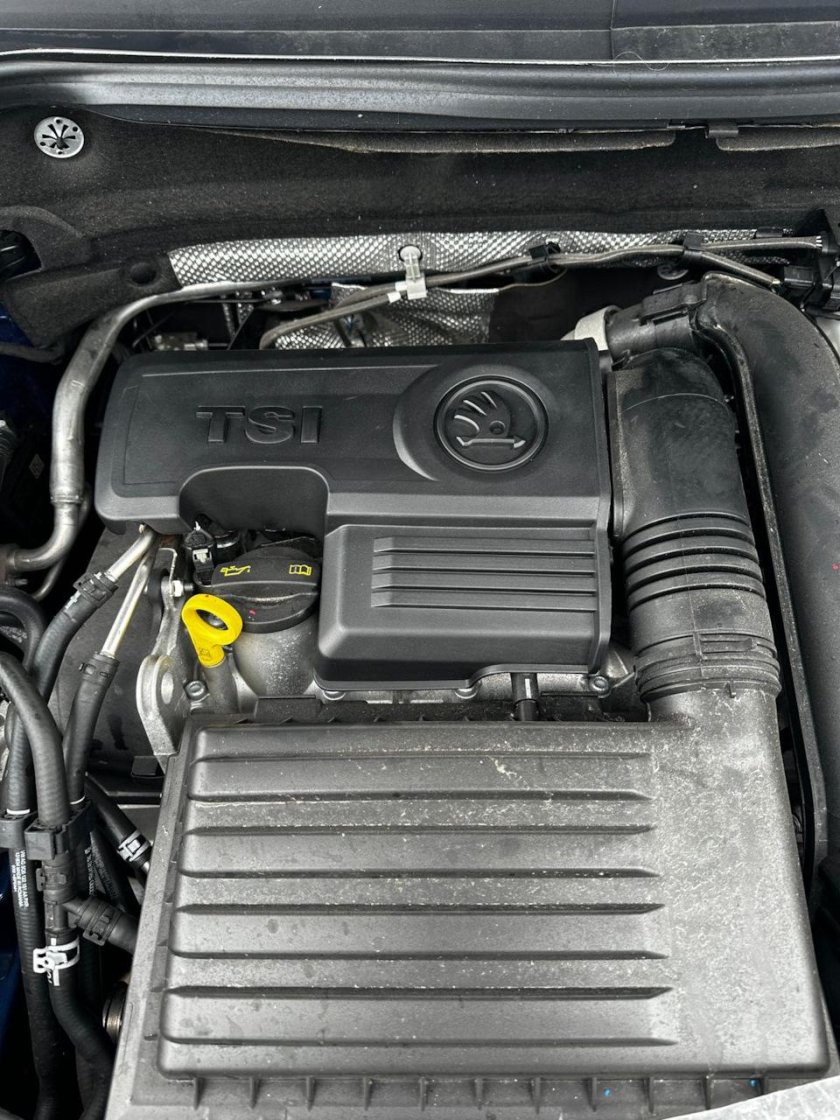 Крышка двигателя skoda 1/4 tsi