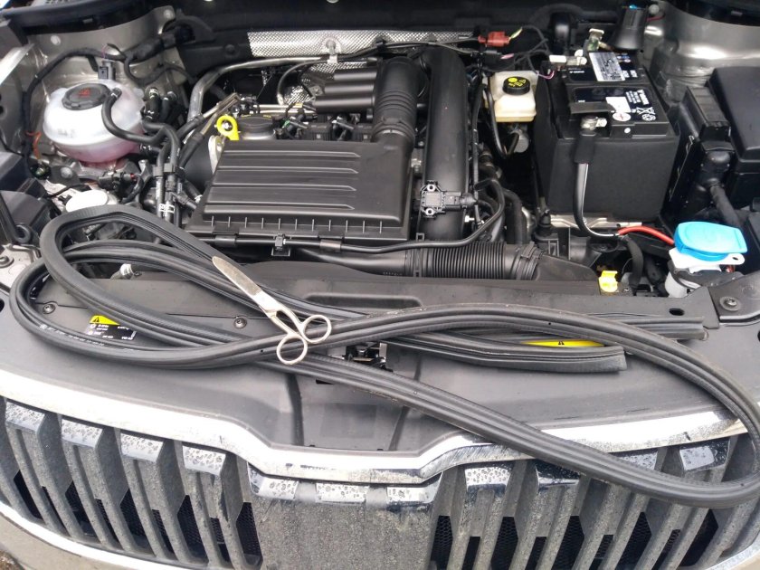 Подкапотное пространство Шкода Карок