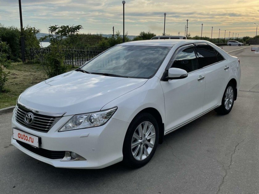 Тойота камри 50 белая